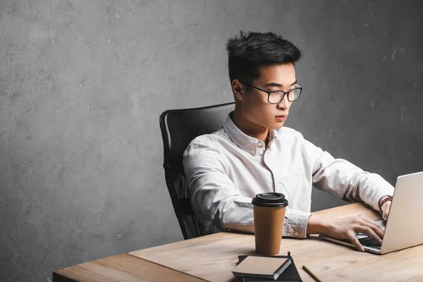 Quelles techniques de SEO sont essentielles pour les plateformes de cours en ligne visant à améliorer leur visibilité organique?